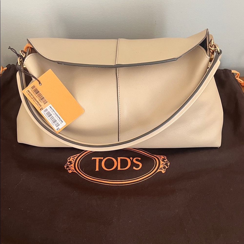 Tod's Cream Shoulder Bag with Gold Accents - Picture 6 of 16